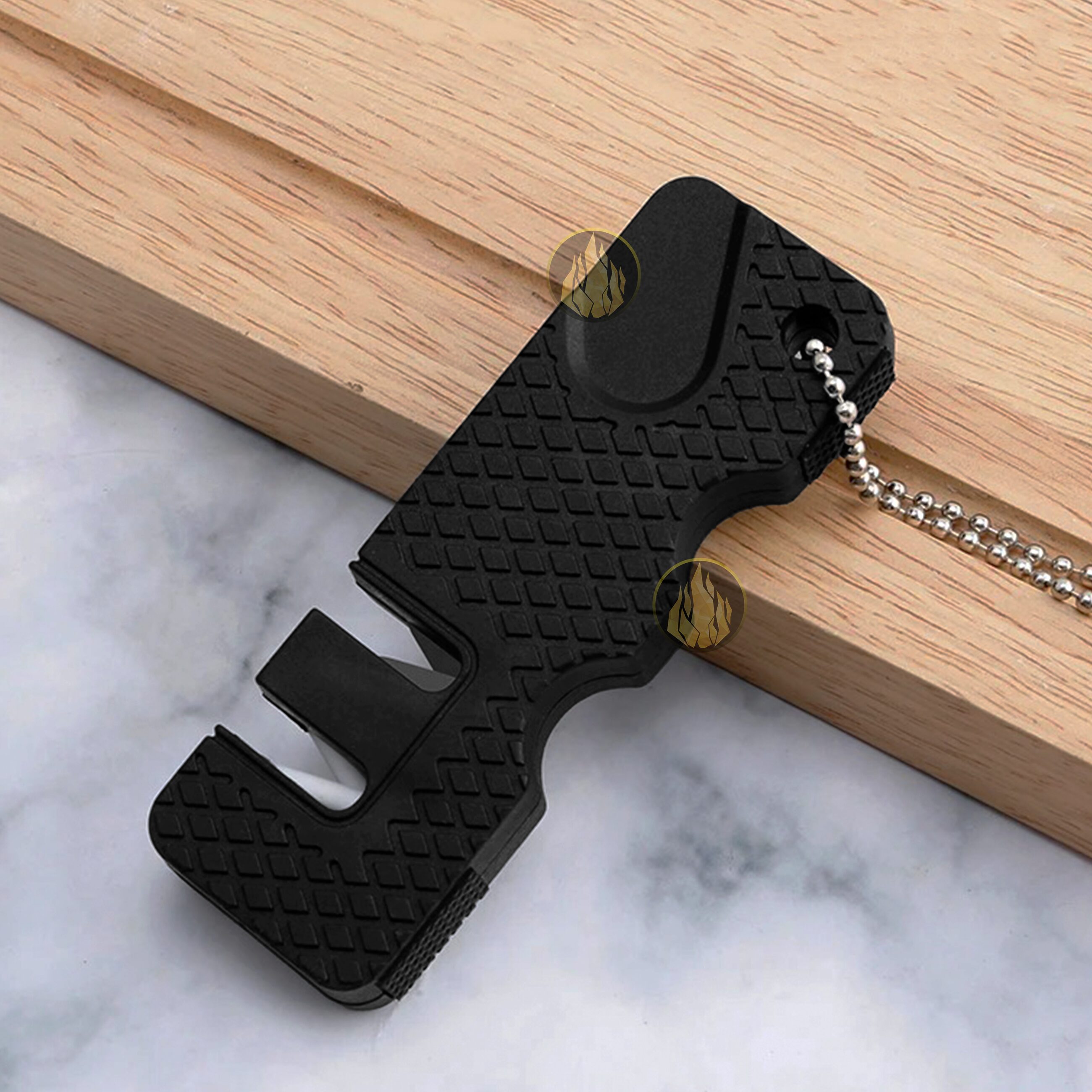 Afilador Cuchillos Y Navajas 2 en 1 mini cerámica marca Lion Tools modelo 8343, afilador portátil de carburo de tungsteno para cuchillos, navajas y machetes.