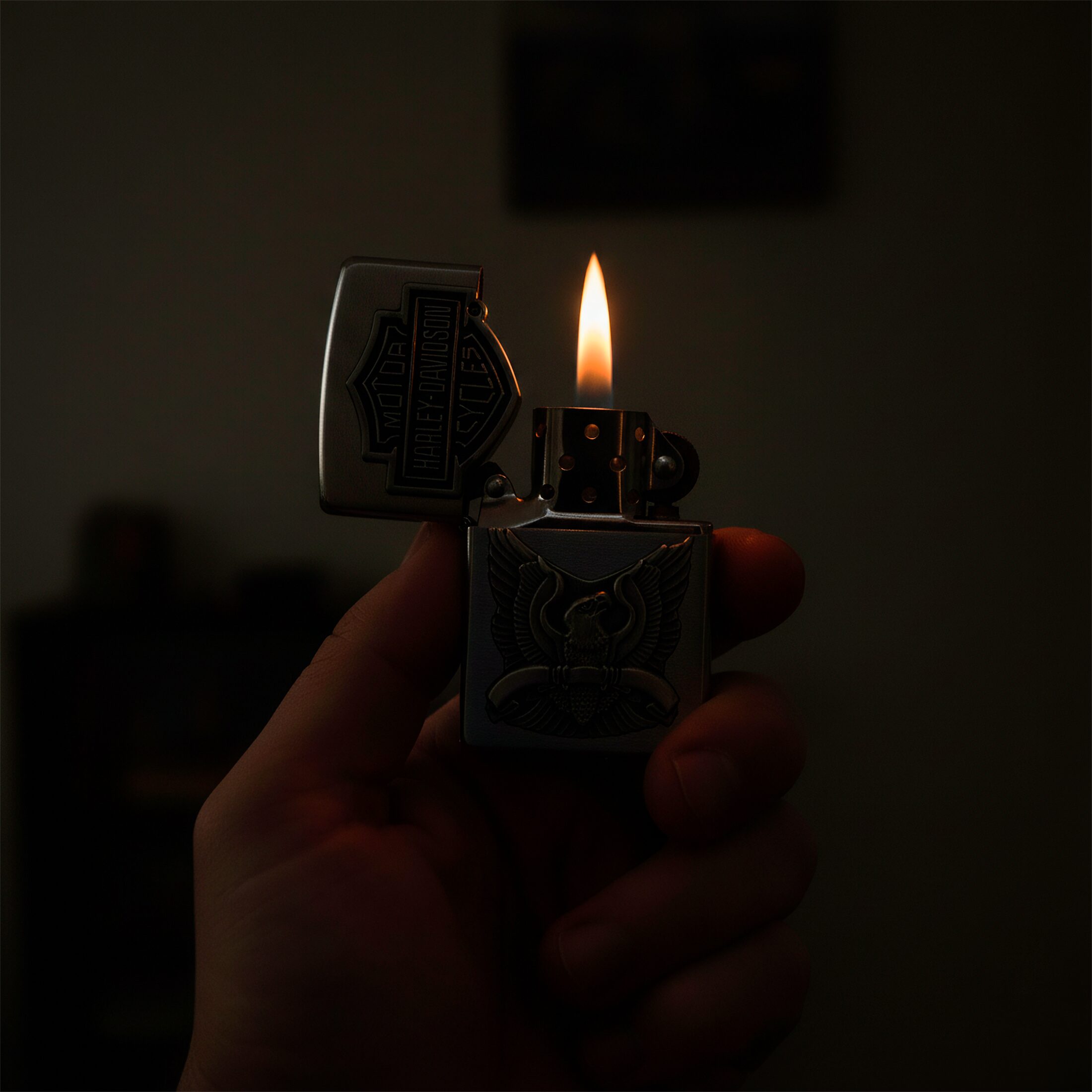 Encendedor Zippo Harley Davidson cromado edición especial modelo MZ200HD-H284, acabado metálico con logo oficial y fabricación Made in USA