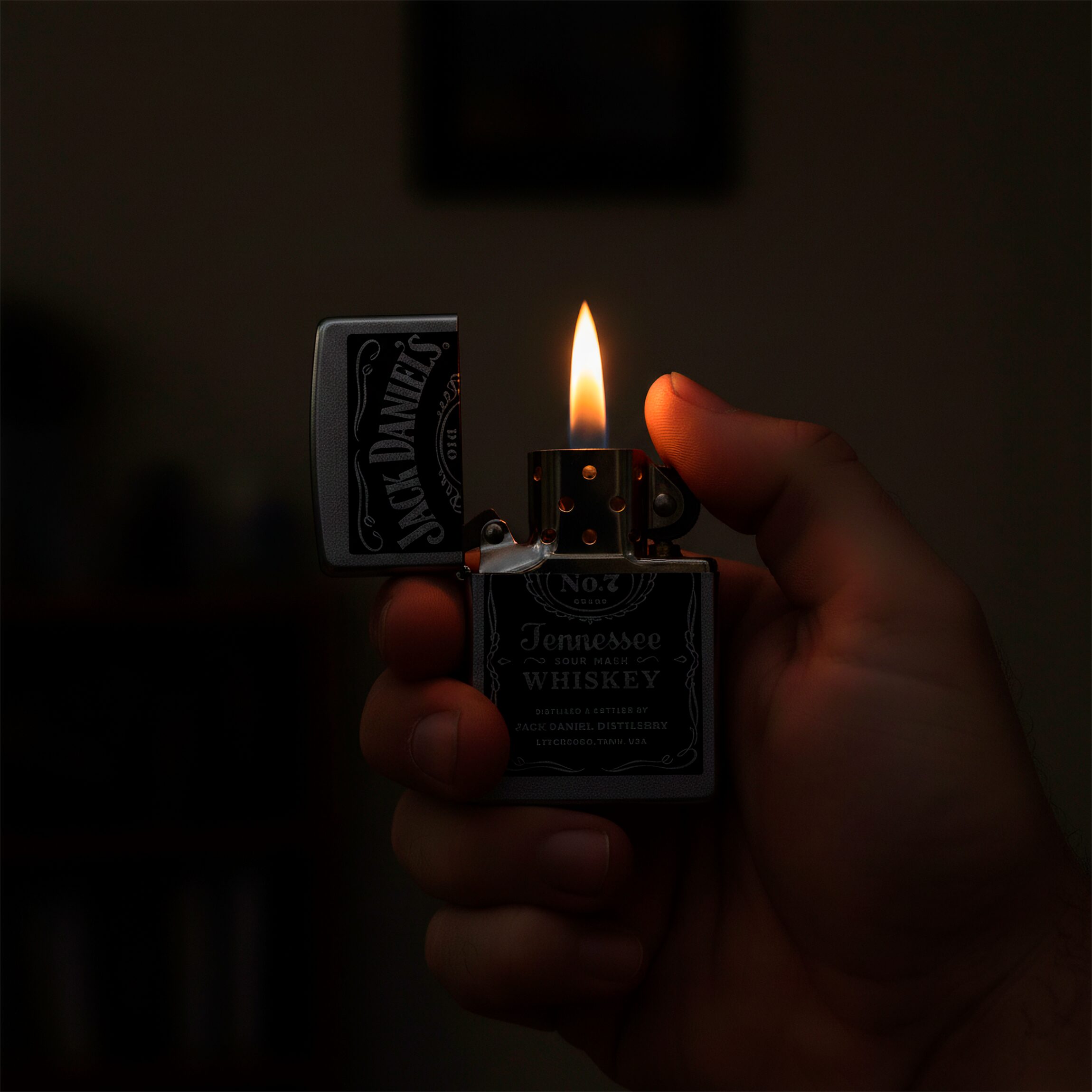 Encendedor Zippo Jack Daniels edición especial modelo MZ24779-09 original Made in USA con diseño a prueba de viento.