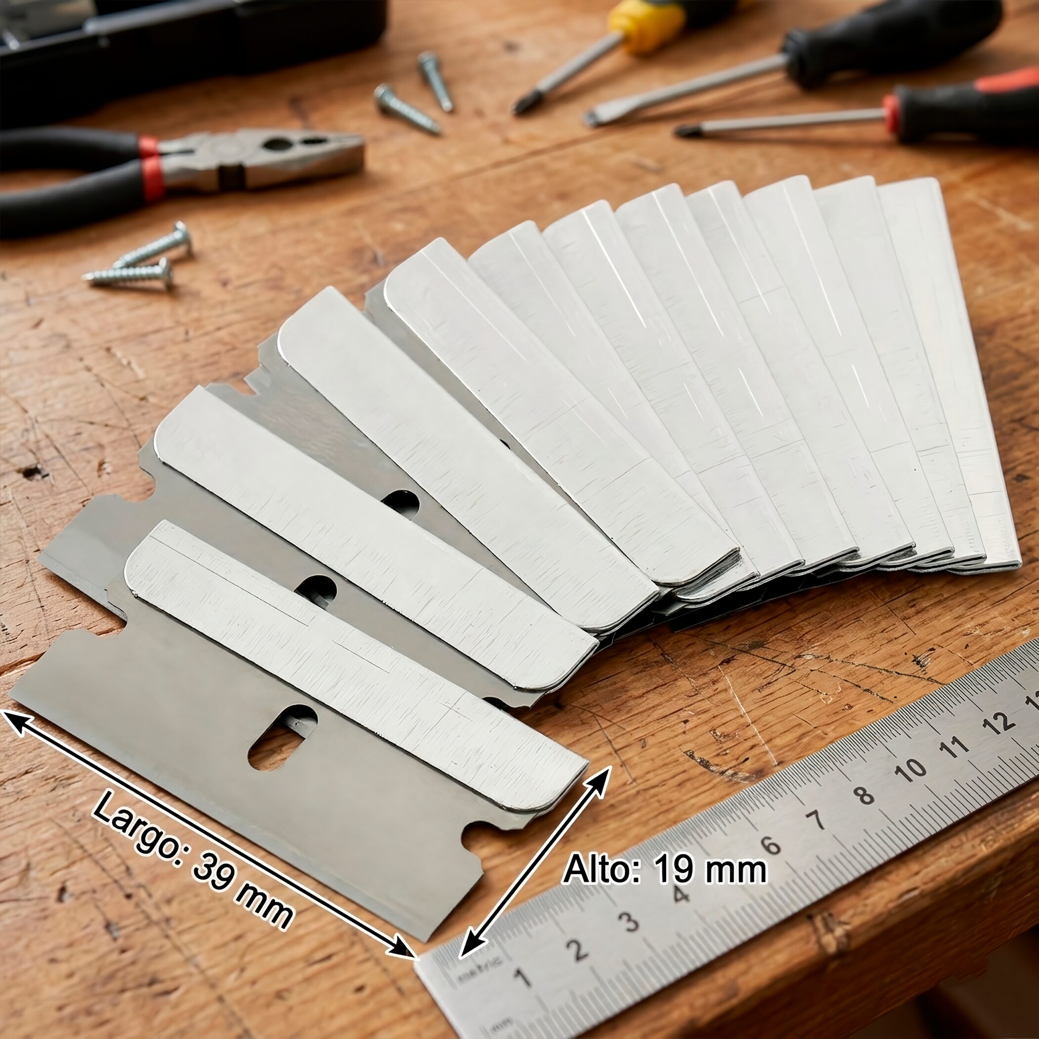 Paq 100 Navaja Industrial de repuesto marca Lion Tools modelo 0339, fabricada en acero inoxidable con un filo raspado de alta precisión y espesor 0.23 mm.