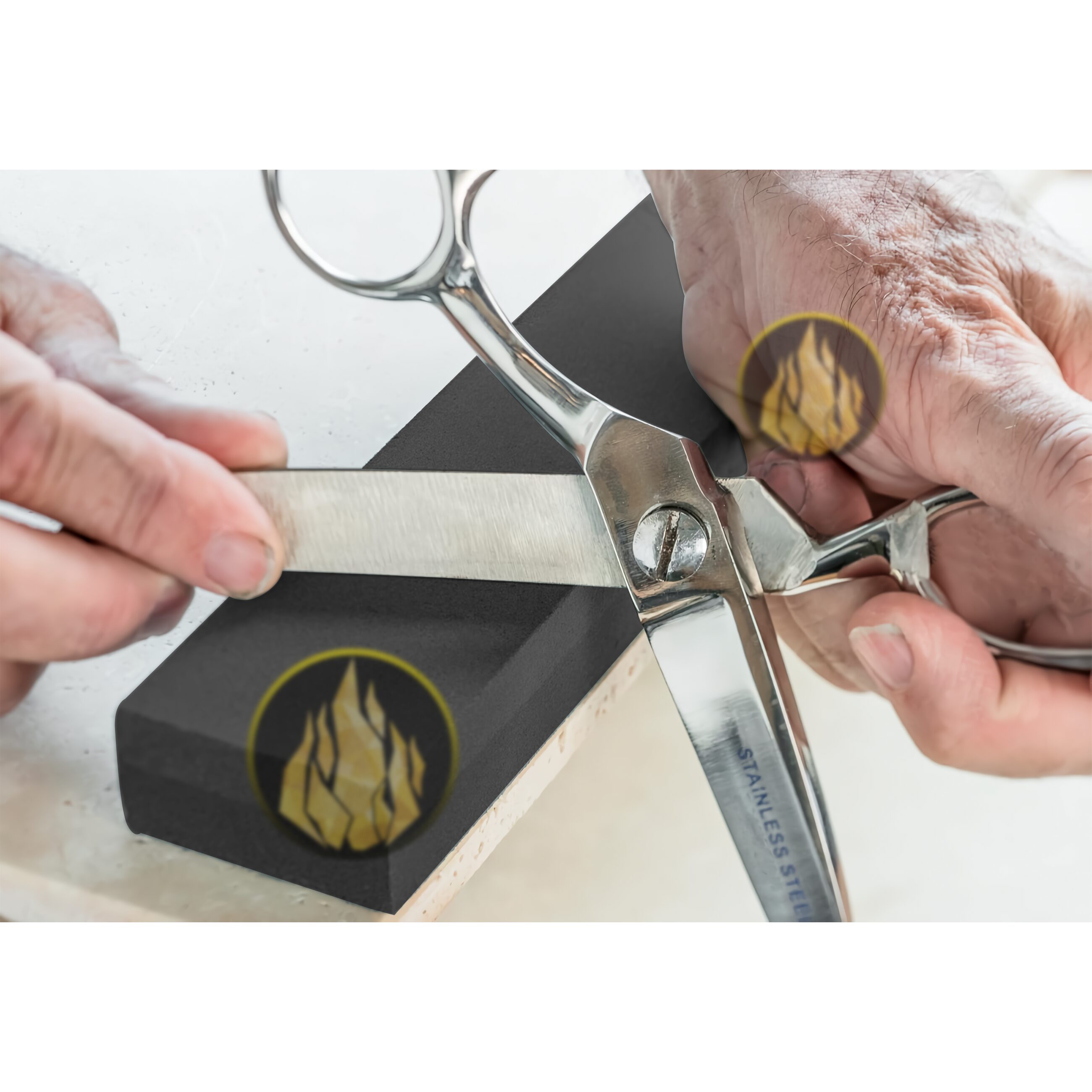 Piedra Afiladora Cuchillos Y Navajas de carburo de silicio marca Lion Tools, doble grano para afilar y asentar filo, ideal para cuchillos, navajas y herramientas de corte, piedra de afilado profesional de alta durabilidad. 7419