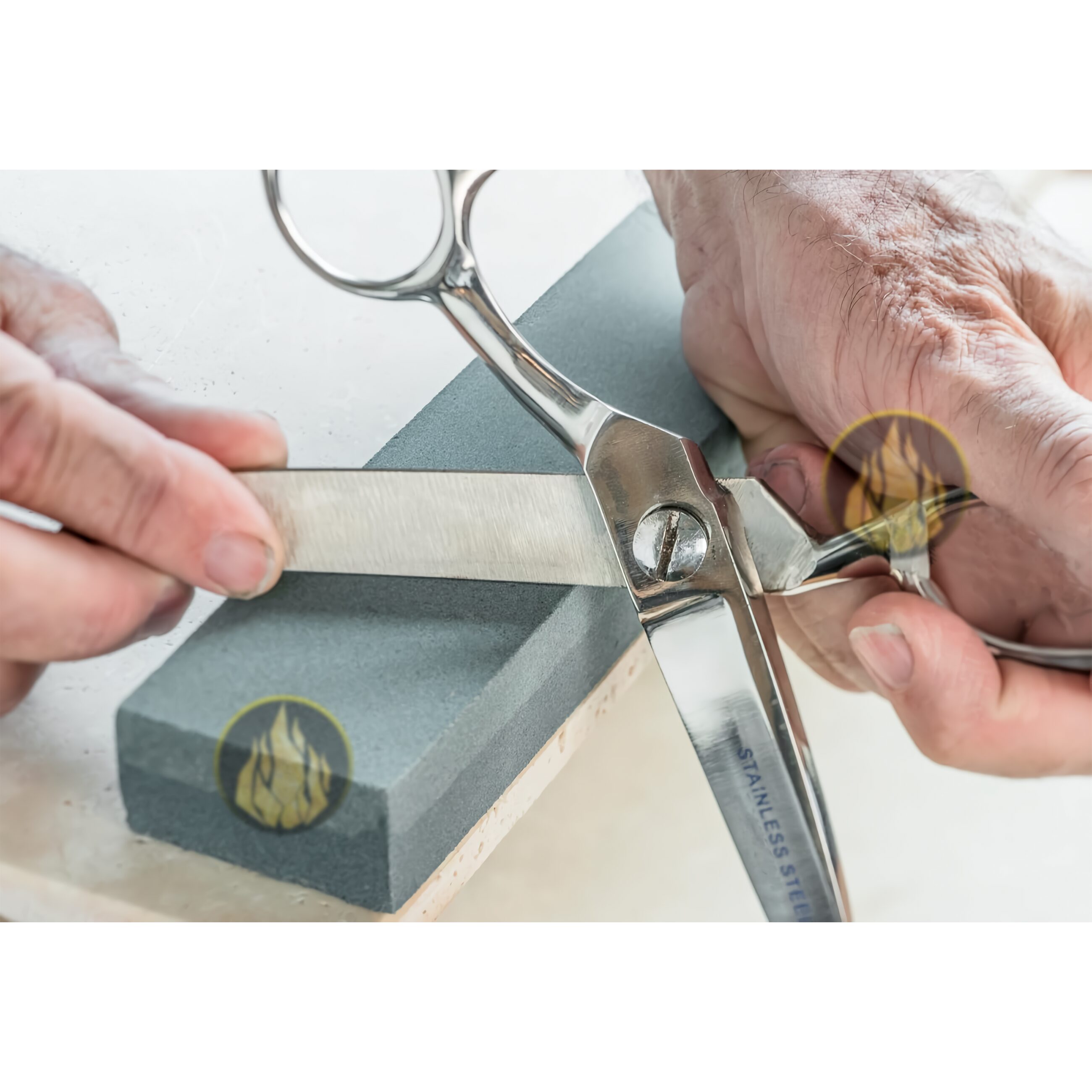 Piedra afiladora de óxido de aluminio para cuchillos y navajas marca Lion Tools, piedra rectangular doble grano para afilado y asentado de filo profesional 5290