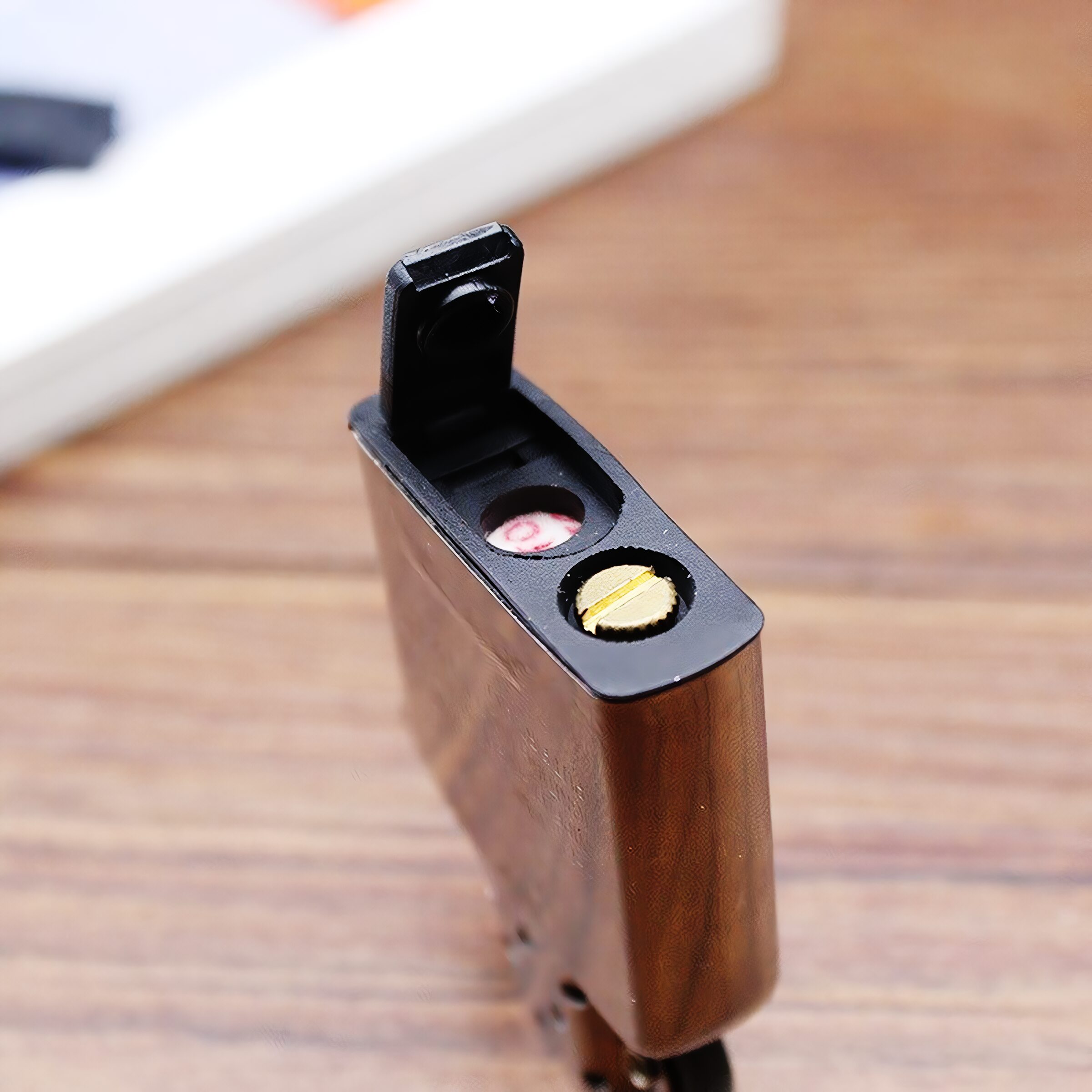 Repuesto Almohadilla Zippo de fieltro universal color negro compatible con encendedores Zippo y Zorro. RAT