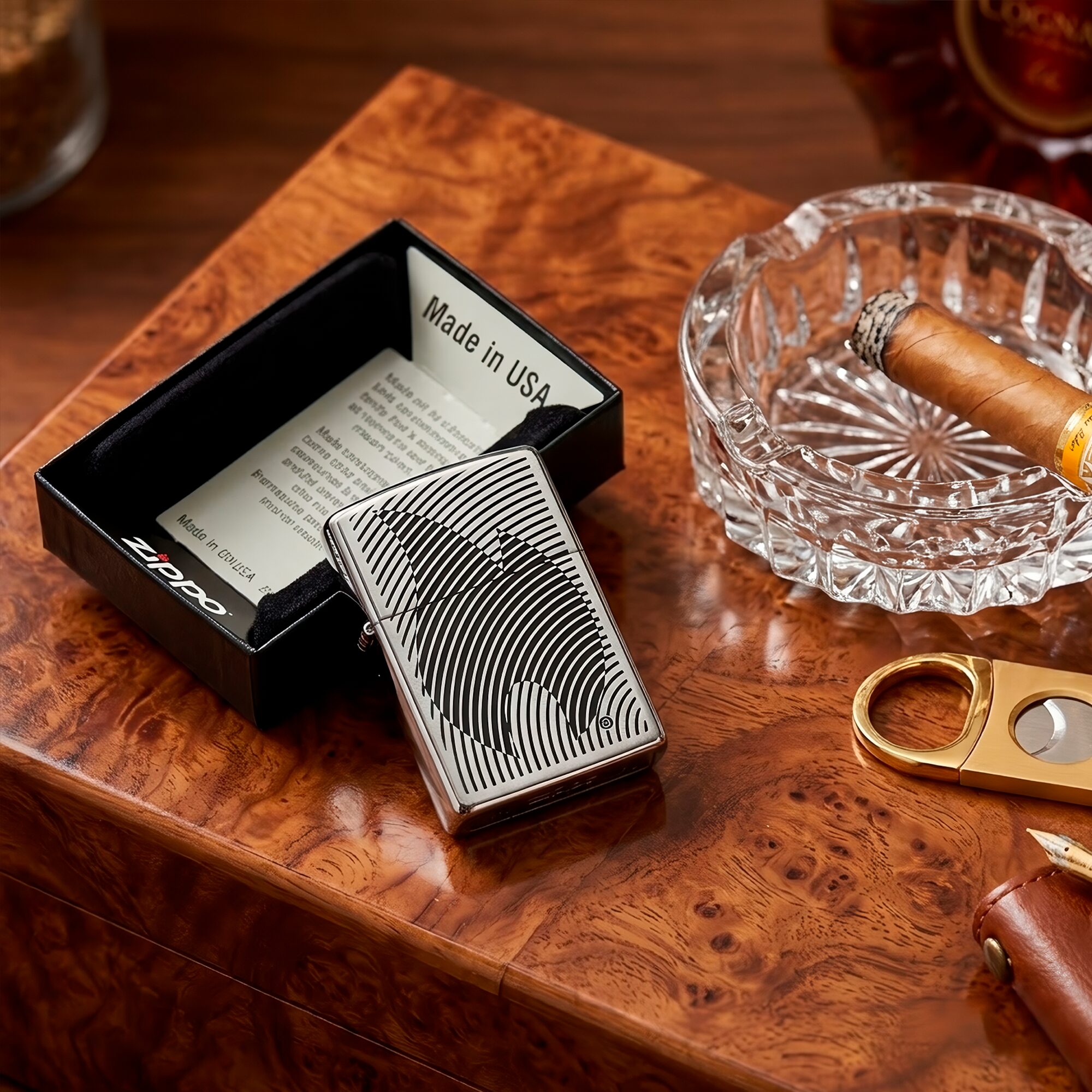 Encendedor Zippo Ilusión Flama edición especial modelo MZ29429 acabado decorativo original con diseño de flama marca Zippo Encendedor Zippo Ilusión Flama original a prueba de viento con diseño artístico y acabado premium fabricado en USA