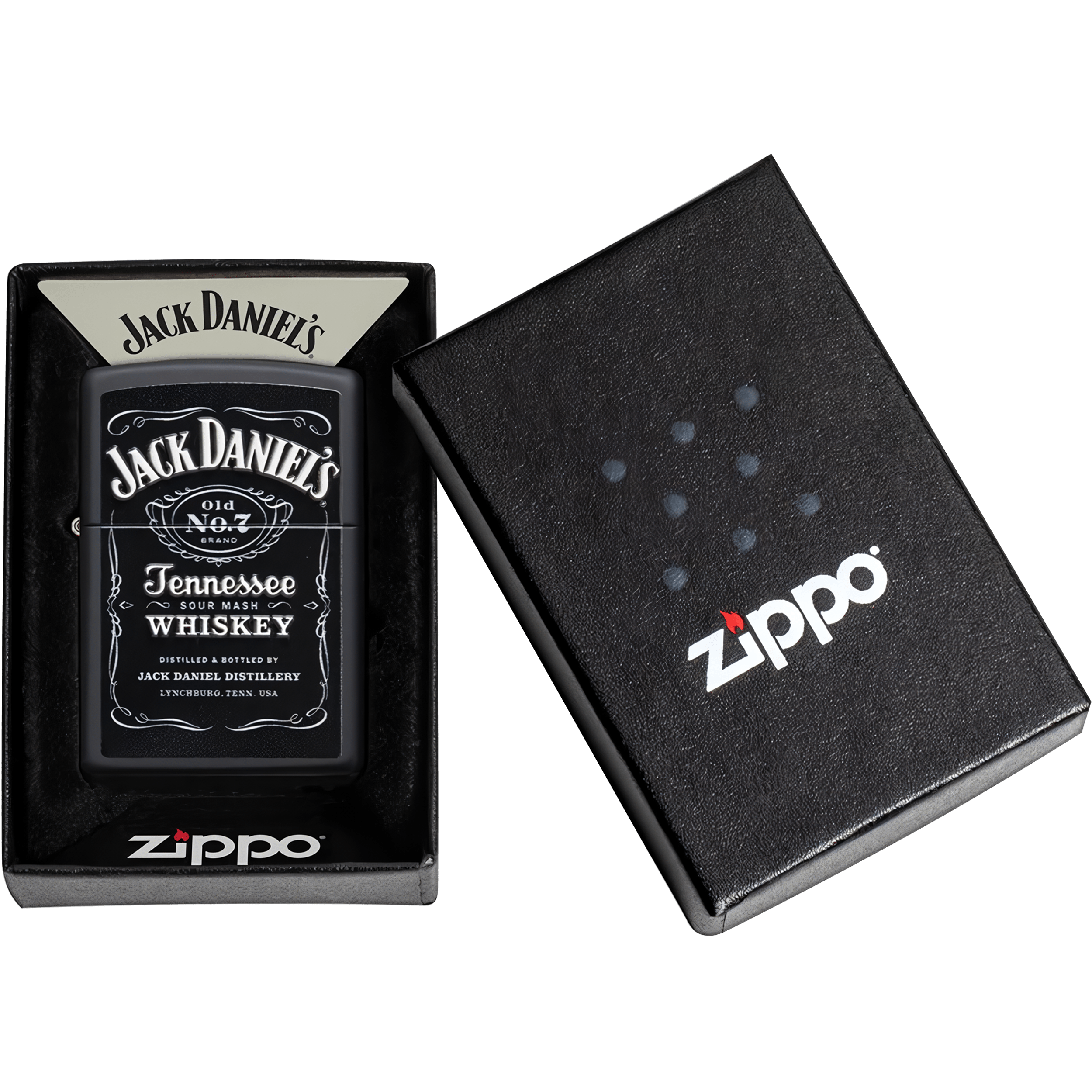 Encendedor Zippo Jack Daniels original con combustible en la mesa con diseño en relieve y acabado metálico modelo MZ49281