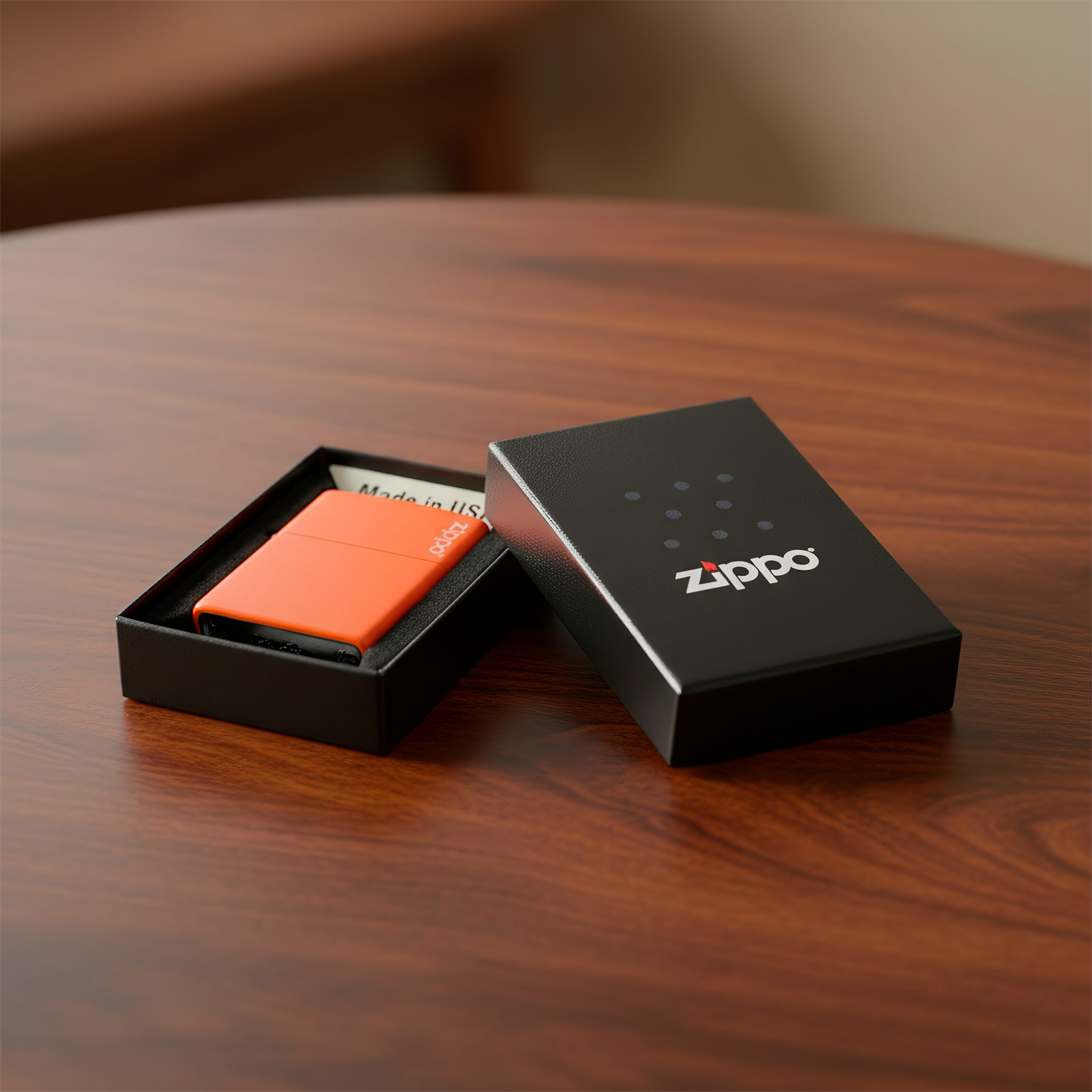 Encendedor Zippo Neon marca Zippo modelo MZ28888-ZL con sistema recargable y estilo moderno color brillante