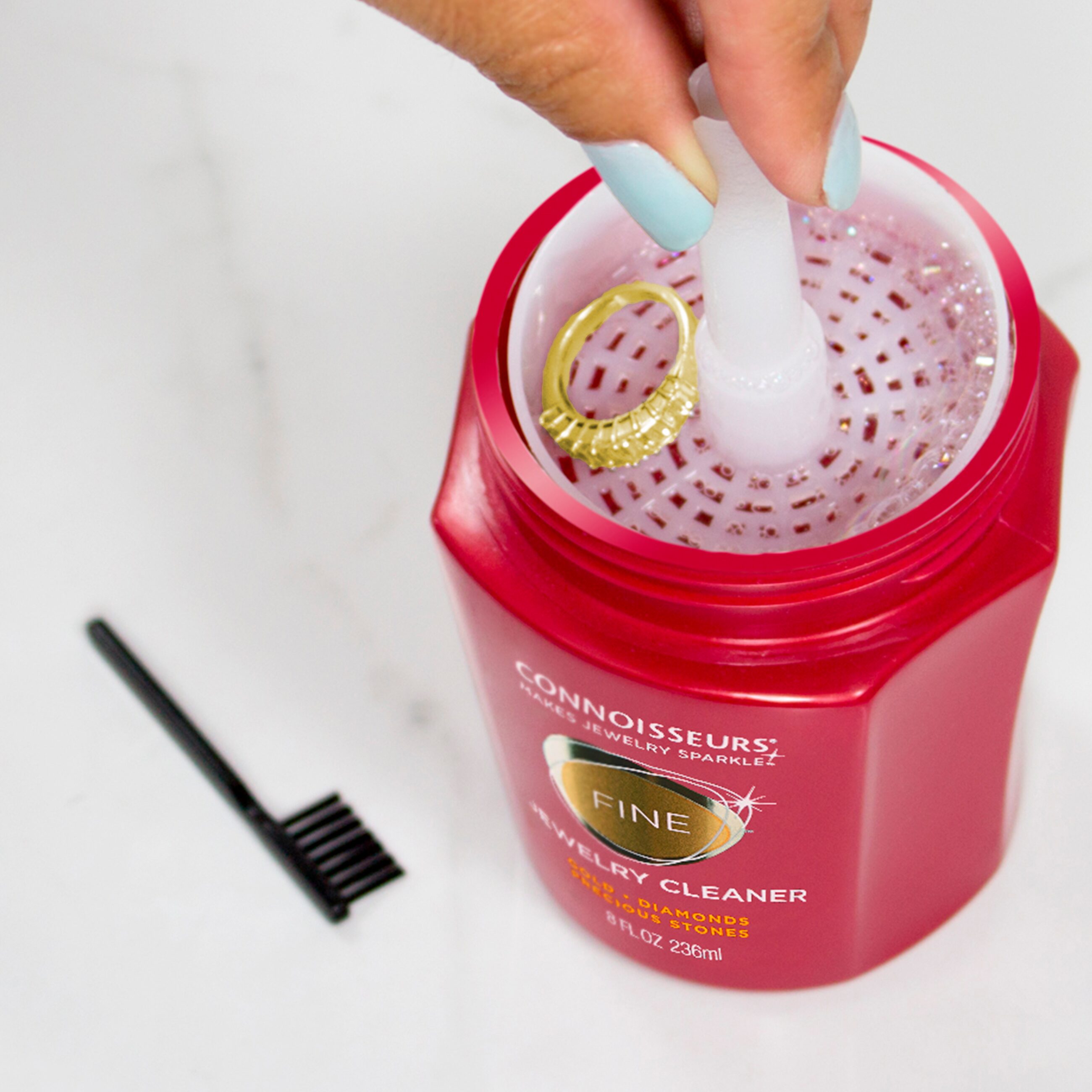 Limpiador De Oro Y Diamantes marca Connoisseurs con cepillo y bandeja solución líquida para limpieza de joyería premium Limpiador De Oro Y Diamantes Connoisseurs líquido para cadenas anillos aretes y collares con sistema de inmersión 2652
