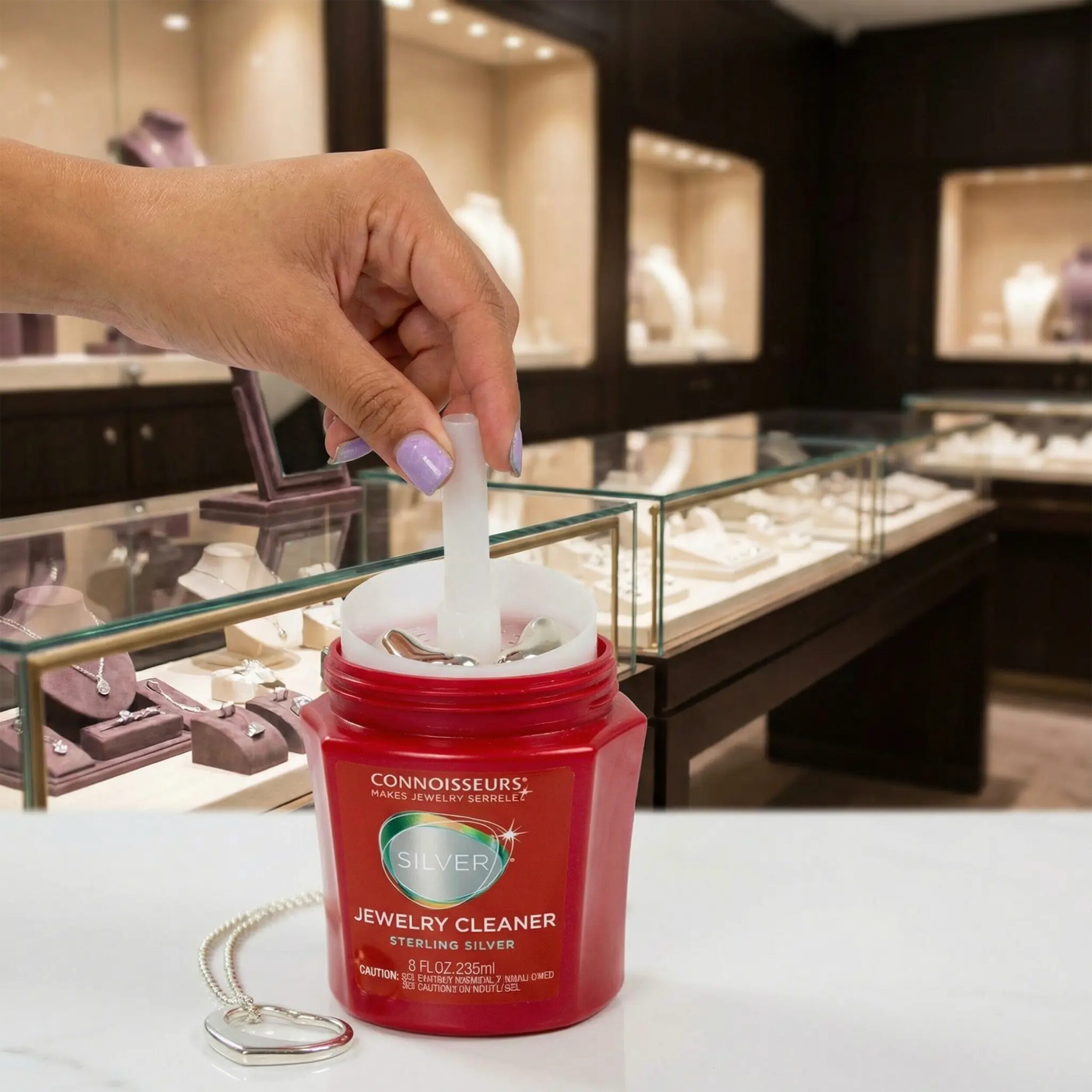 Limpiador De Plata Líquido Premium marca Connoisseurs con bandeja de inmersión y cepillo solución para limpiar joyería de plata Limpiador De Plata Líquido Premium Connoisseurs 236 ml con cepillo incluido para limpieza profunda de cadenas pulseras y anillos 2651