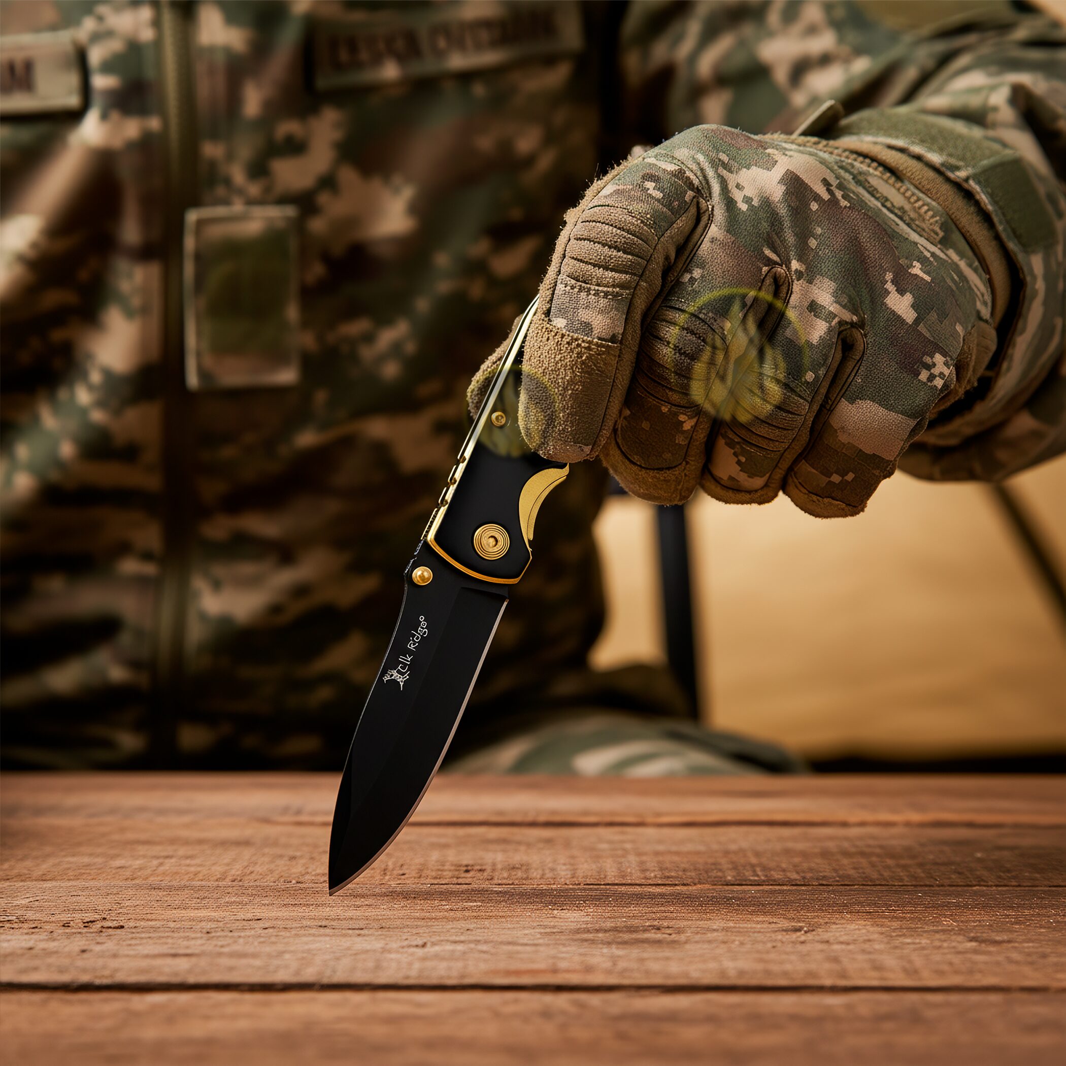 Navaja Clásica Premium Uso Rudo Elk Ridge con hoja de acero inoxidable y clip táctico para cinturón Navaja Clásica Premium Uso Rudo marca Elk Ridge modelo ER-134 con apertura manual y seguro anti cierre