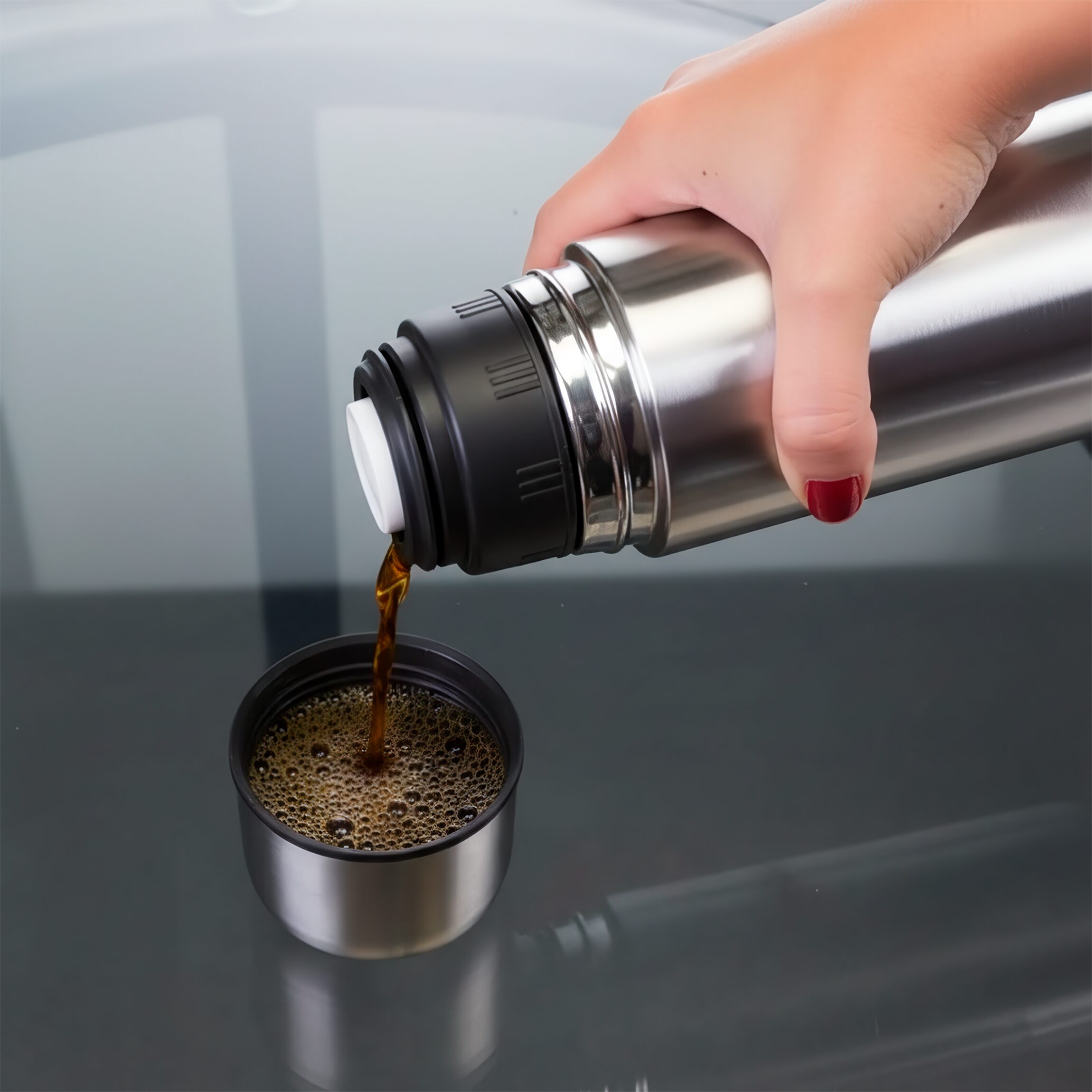 Termo Botella Acero Inoxidable Wallis 500 ml con doble capa térmica y funda negra protectora modelo F2890639.