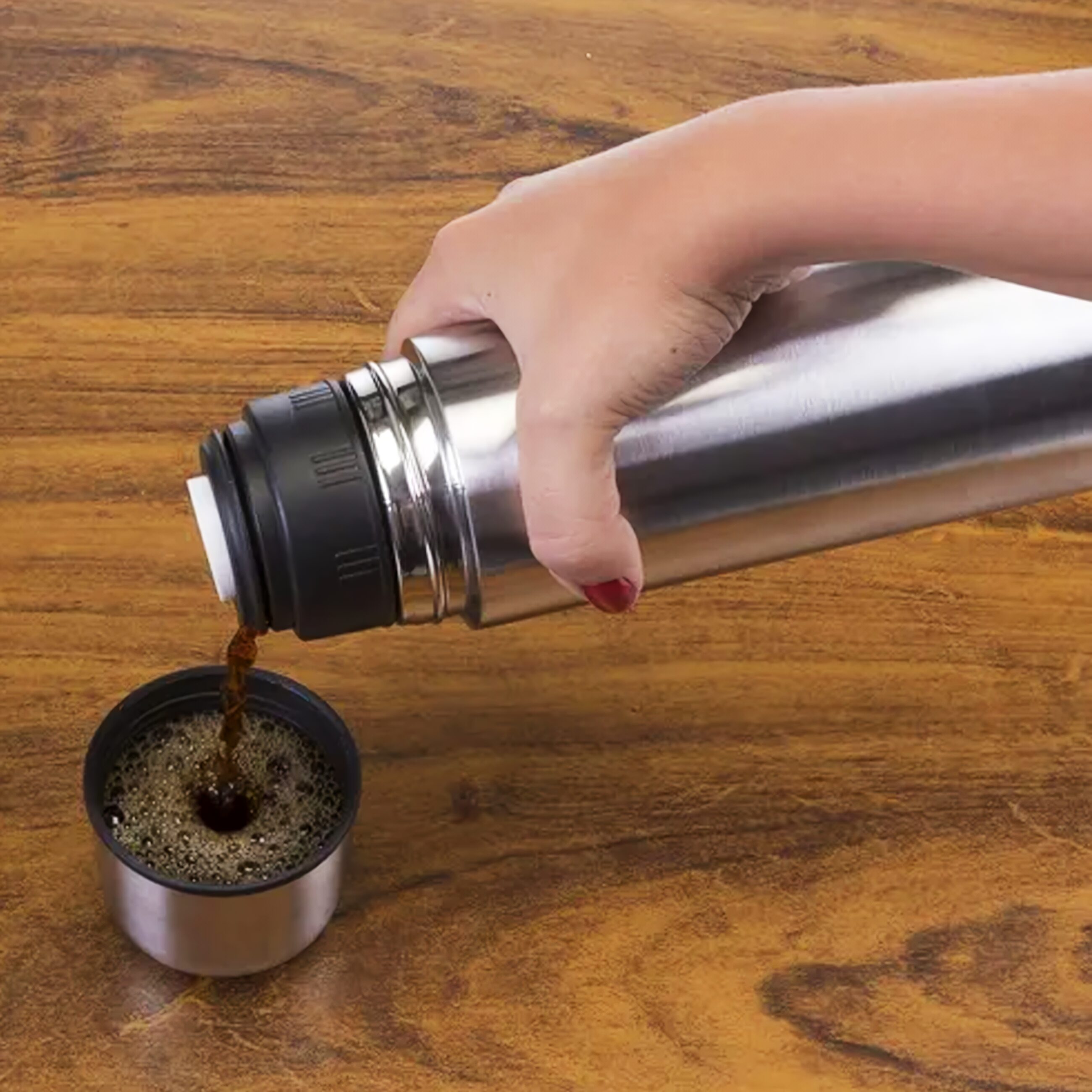 Termo Botella Acero Inoxidable Wallis 500 ml con doble capa térmica y funda negra protectora modelo F2890639.